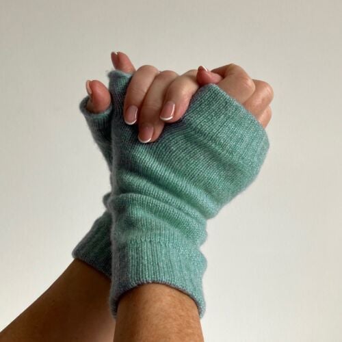 Braemar Lovage Green Cashmere Wrist Warmers