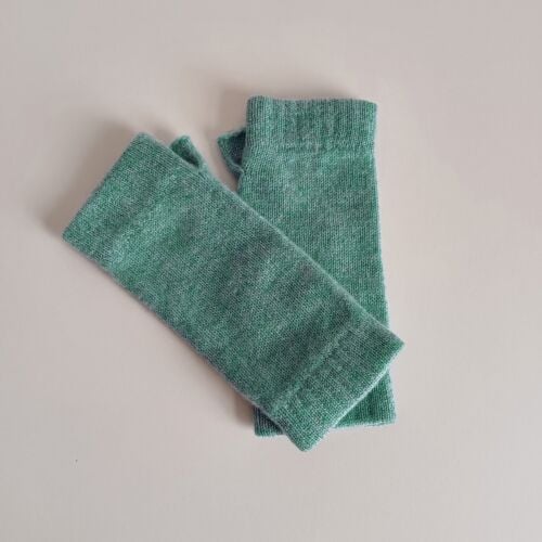 Braemar Lovage Green Cashmere Wrist Warmers
