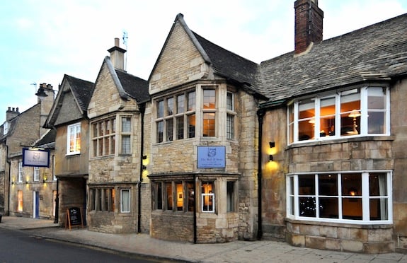 Exterior, The Bull & Swan, Lincolnshire